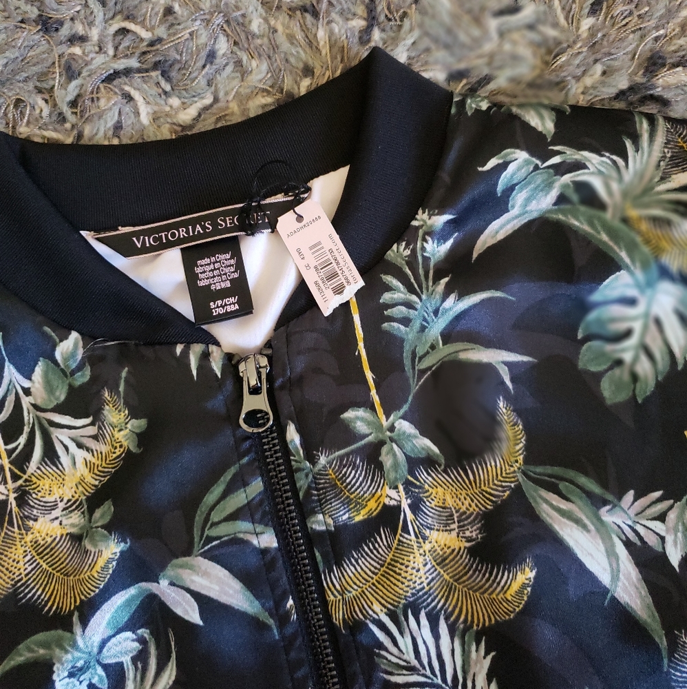 Victoria secret lightweight jacket - Picture 2 of 2